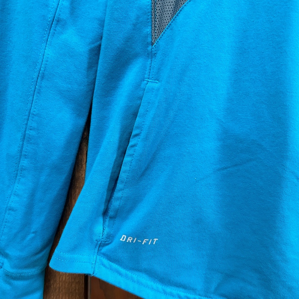 Nike Women’s size small dry-fit blue pullover - Picture 4 of 9